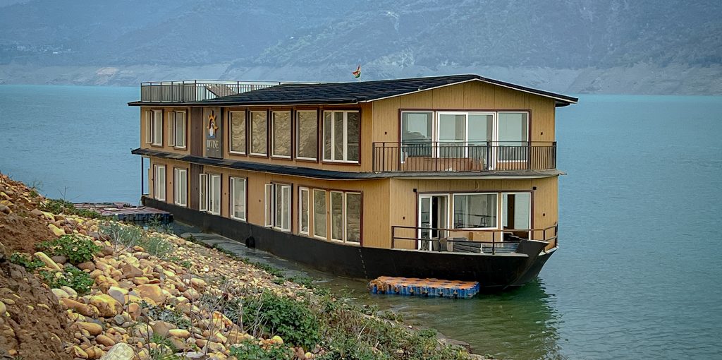 Restaurant &house Boat